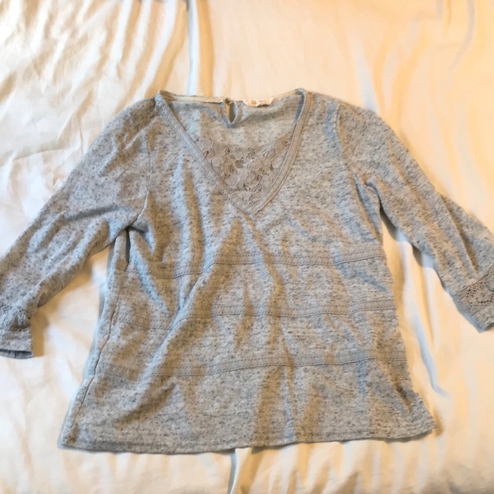 3/4 sleeve gray shirt